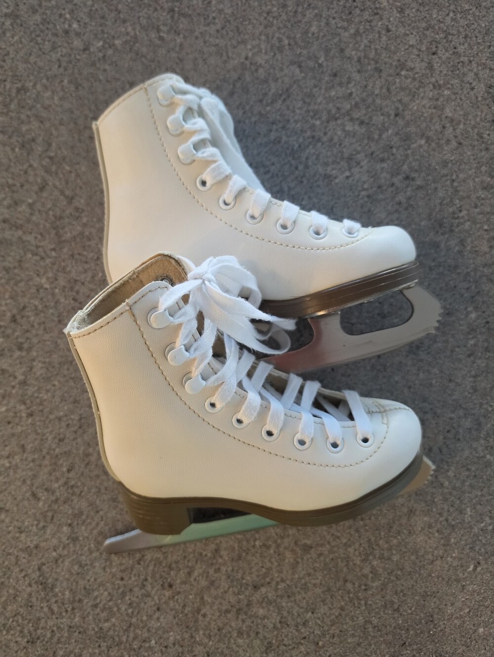 Girl's Figure Skates - Picture 4 of 5